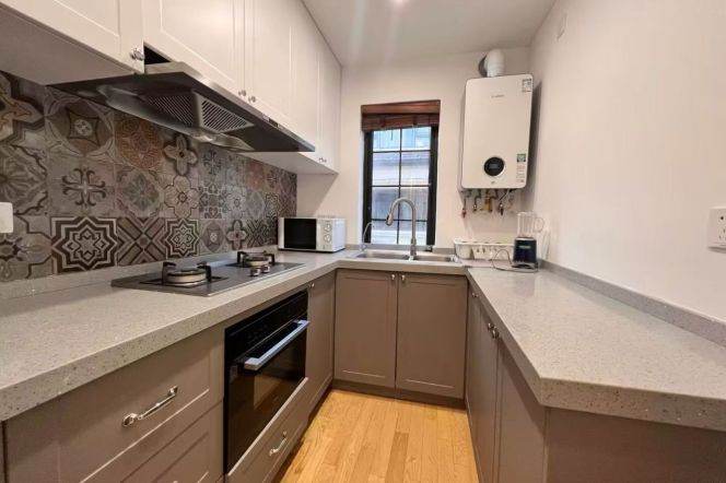 Nice Balcony 2Brs/2Lrs/2Bts apt nr Jiaotong university,M10/11