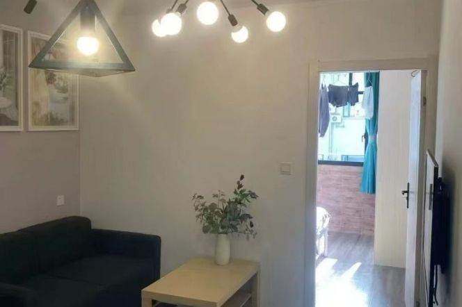 Modern 1br/2living & open kitchen/oven@W Yan'An Rd & Line 3/4