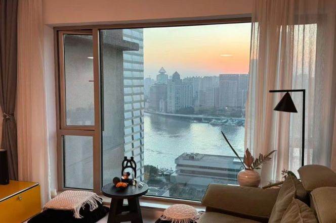 Modern decoration 3brs with balcony in Lujiazui CBD