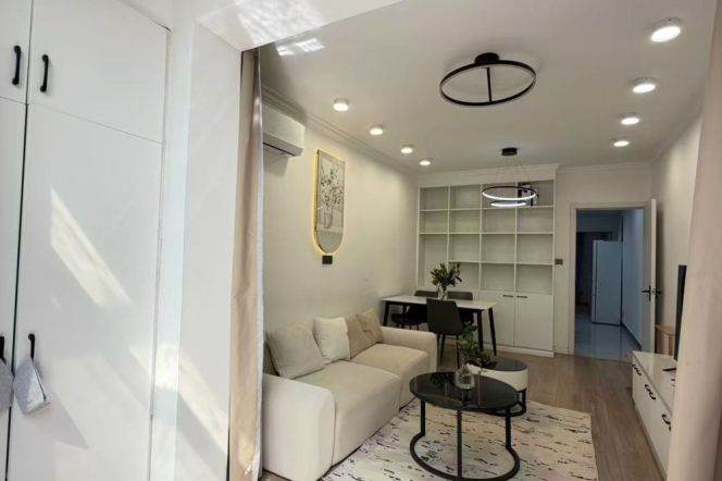 Modern 1br/60sqm & backyard @Zs Park & Line 2/3/4