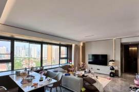 Premium residence in central Jing’an with heritage charm and prime location.