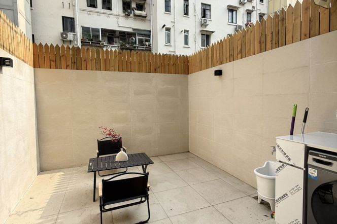 Cozy 1Br/2Lr/1Bt+Lovely Yard Close to L3/4/10 Hongqiao Rd Station 
