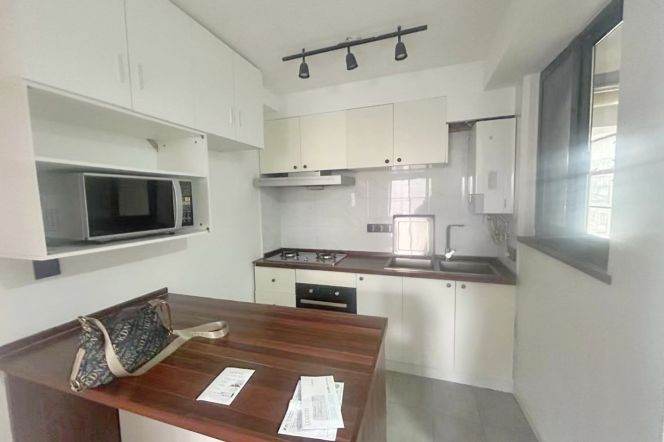 Bright elevator 2br Apt in Hengshan Road