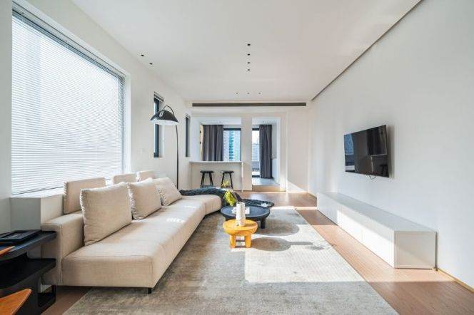 Top floor@Spacious 4brs&3baths with huge terrace near Xintiandi/Laoximen