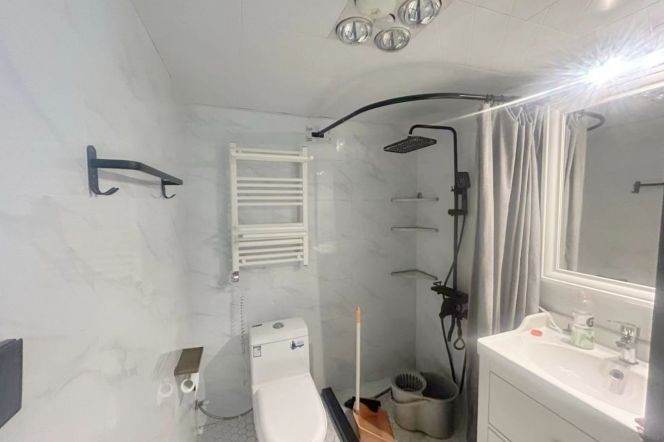 Bright elevator 2br Apt in Hengshan Road