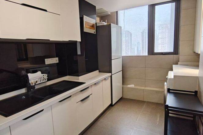 Elevator Spacious 2Br/2Lr/1Bt Close to L2/11 Jiangsu Rd Station 