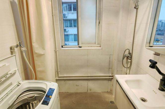 Same large size 2 bedrooms with good price near West Bund, easy to L 11 YunJin Rd St