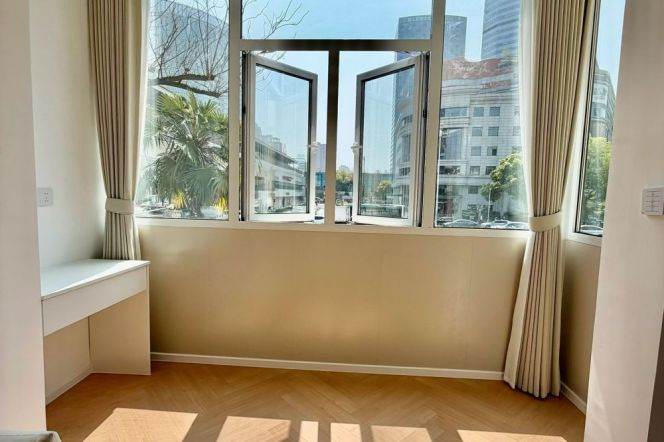 Newly Renovated Bright 1Br/2Lr/1Bt Super Close to L2/3/4 Zhongshan Park Station 
