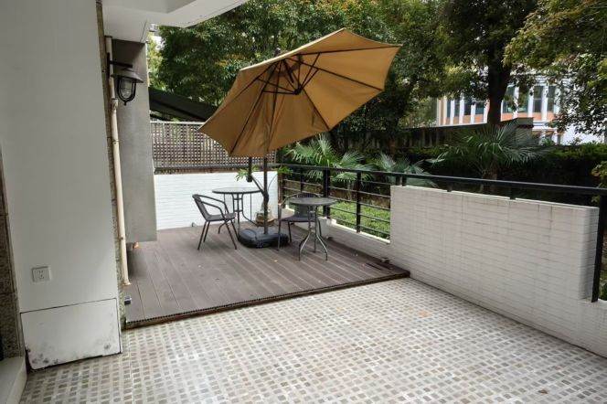 Big terrace 2bedrooms apt+Heating+Central AC+oven+dryer @Xujiahui