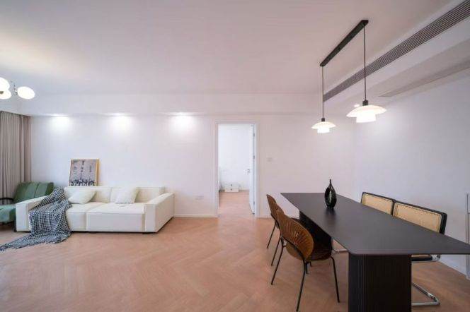 Cozy 2br home with central heating nice compound 