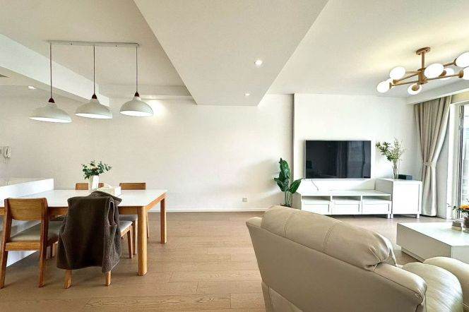 Upscale expat community in Gubei, Golden street 