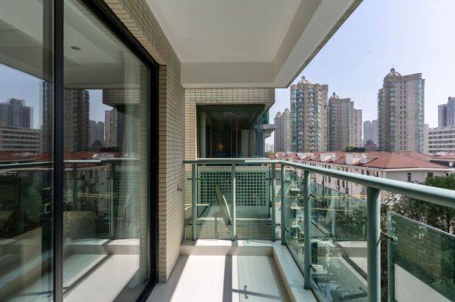 modern big 3brs floor heating open balcony near Xujiahui park and metro line 1,9,11 