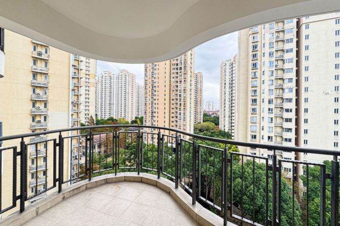 modern 2brs open balcony nice furniture beside Su zhou river international compound 18.5K