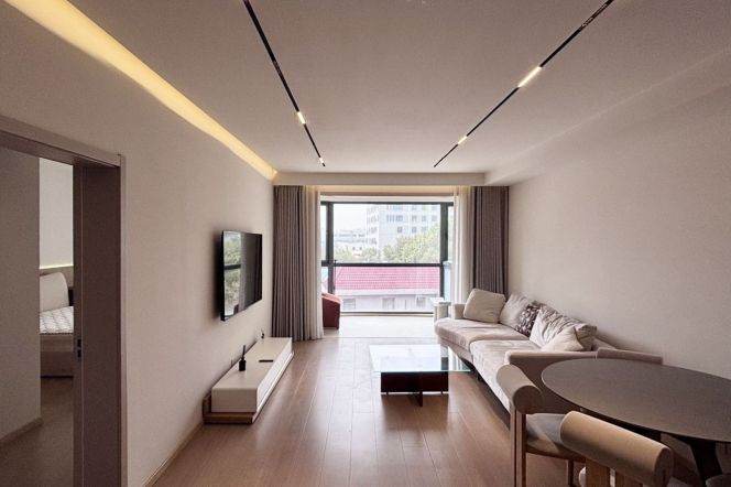 3Bdrs 2Baths Apt/Bright&Spacious /Line2 Weining Rd /Beixinjing/Good View/elevator