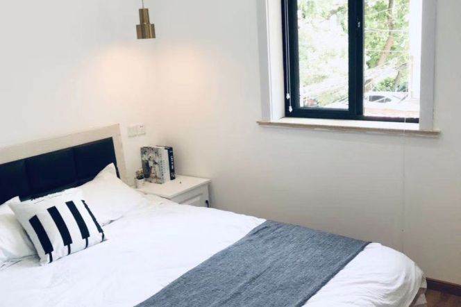  Homey 1br old apt @Jiangsu Rd only 5.5k    Line 2/11