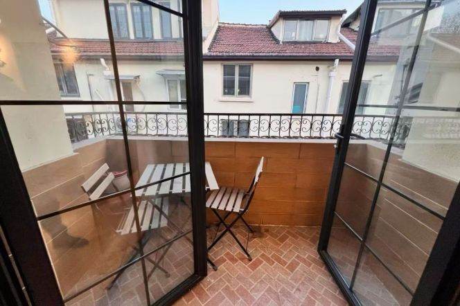 Nice Balcony 2Brs/2Lrs/2Bts apt nr Jiaotong university,M10/11