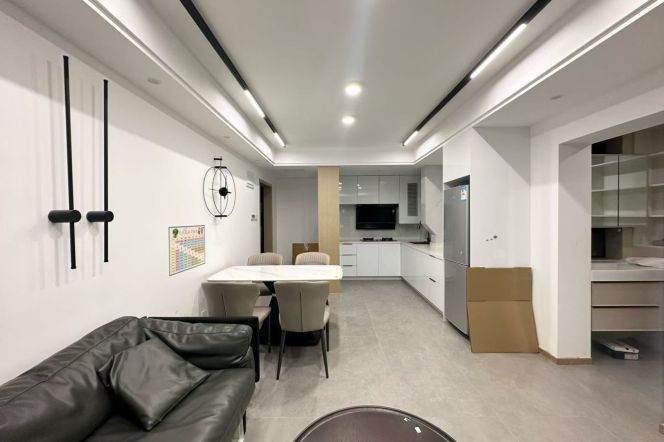 Spacious 2Br/2Lr/1Bt with Floor Heating@L2/7/14 Jing’an Temple Station 