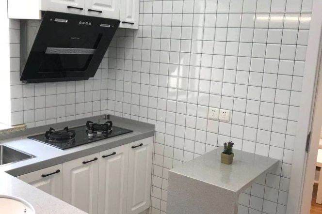  Homey 1br old apt @Jiangsu Rd only 5.5k    Line 2/11