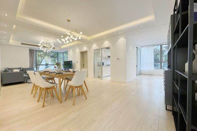 modern big 4 brs floor heating ,modern furniture in city center Taikoo Hui line 2,12,13  