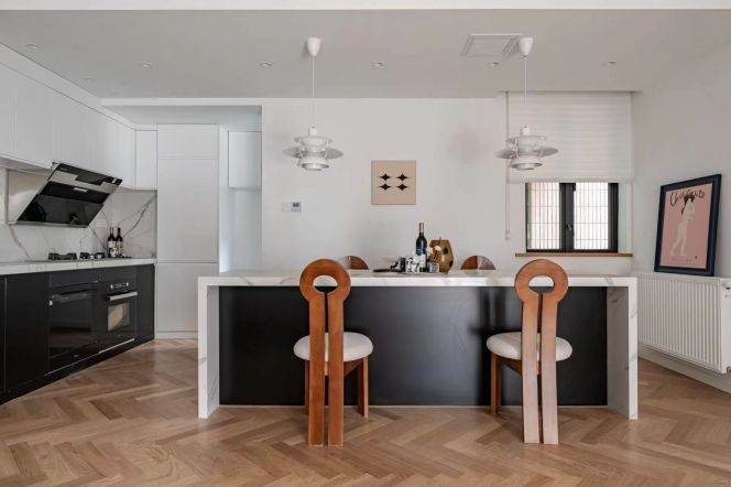 2 Brs, 2 Baths, Open Balcony/Central ac/Wall heating/Dish washer, 130 sqm @ Jiangsu metro L2&11