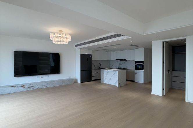 Modern 3brs with floor heating in central downtown