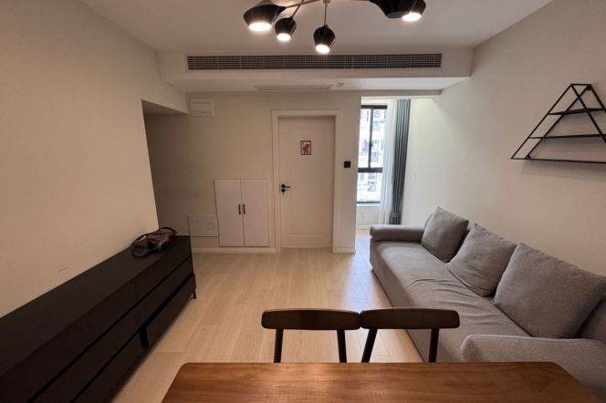 2 Brs with Floor heating/Central ac/Oven/Dish washer, 100 sqm @ west Nanjing metro L2