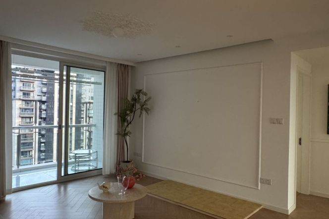 Modern 2brs with floor heating and balcony  facing beautiful Xujiahui park ,