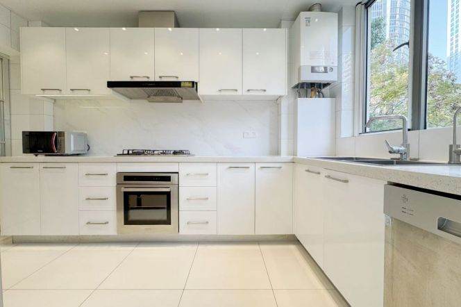 modern big 4 brs floor heating ,modern furniture in city center Taikoo Hui line 2,12,13  