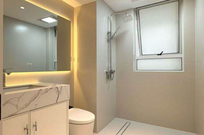 modern 3brs floor heating nice furniture just beside Zhong shan park line 2,3,4 only 21.5K