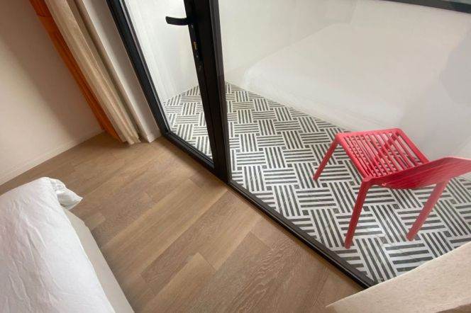 Modern style 2brs with balcony near Jiangning Road