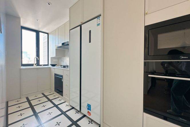 modern big 3brs floor heating modern furniture nice view in Xujiahui line 1,9,11 church 26K