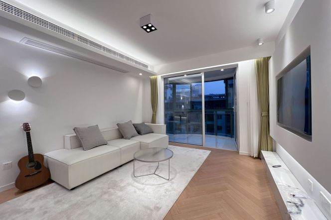 modern big 2brs floor heating open balcony in Zhong shan park only 17.5K