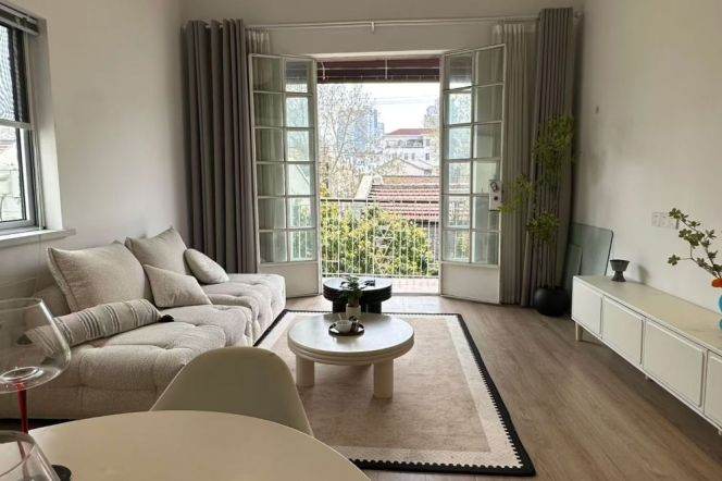 Good lighting 2brs with balcony near IAPM/Changshu Road