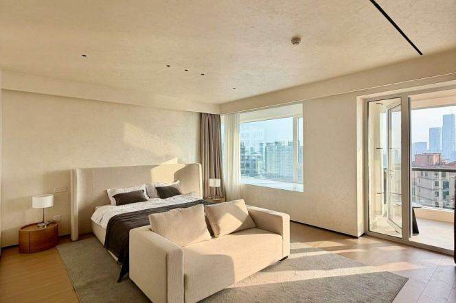 Modern decoration 3brs with balcony in Lujiazui CBD