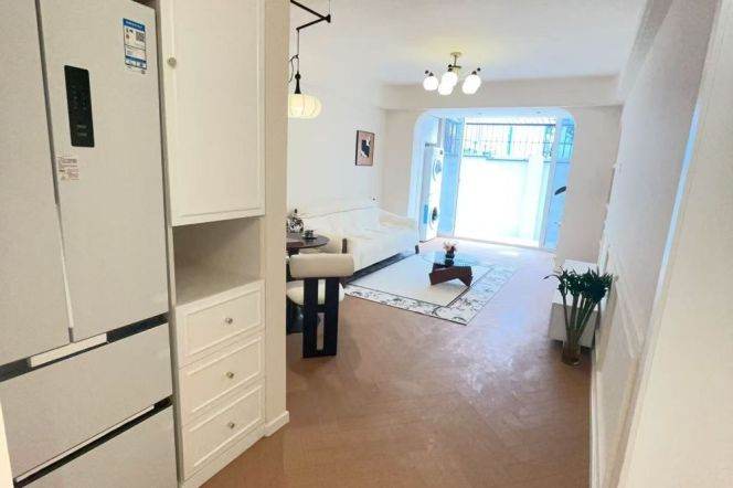 Shuicheng rd 1+1BR apartment with garden