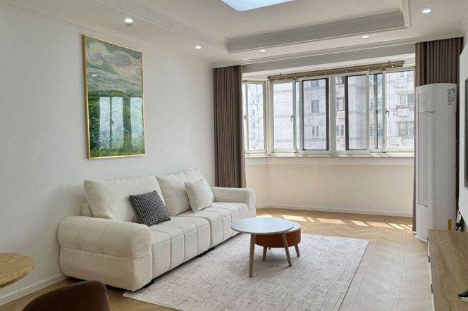 Highrise 1BR+great sunshine | Jiangsu rd metro L2/11 ,Newly 1br+Elevator | 10.2K