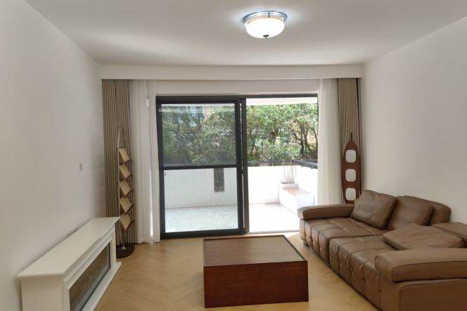 Big terrace 2bedrooms apt+Heating+Central AC+oven+dryer @Xujiahui