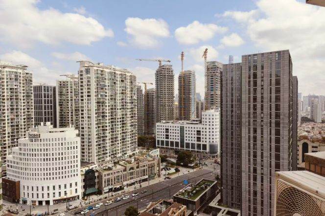 High-end residence in Xintiandi, steps from Laoximen Station (Lines 8 & 10). 