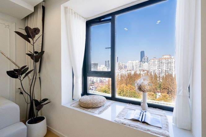1 Br with Brand-New Dec, Central ac, Oven and Dryer, 70 sqm @ West Yan’an metro L3&4