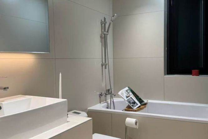 Modern 2brsw with floor heating and balcony belonged to Xintiandi area,