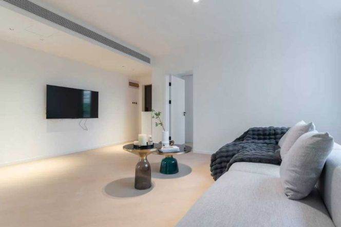 modern 4brs floor heating modern furniture near Lujiazui Huang pu river IFC only 25K