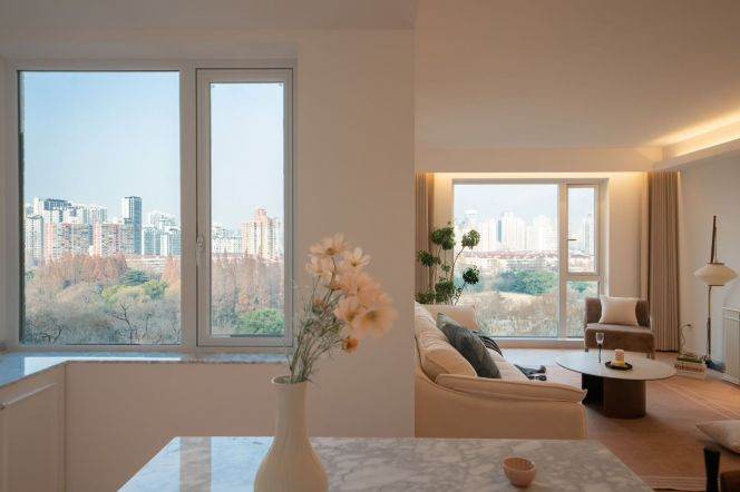 Panoramic Park View/Ultra-Bright 3 bedroom apt parking spot available