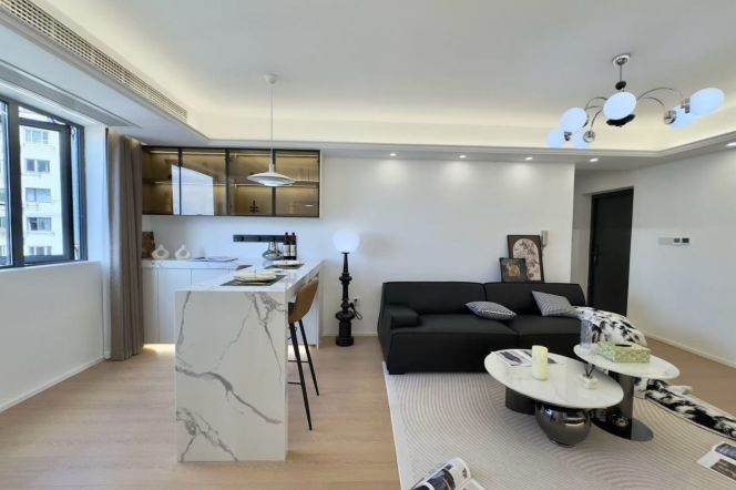 Elevator Spacious 2Br/2Lr/1Bt Close to L2/11 Jiangsu Rd Station 