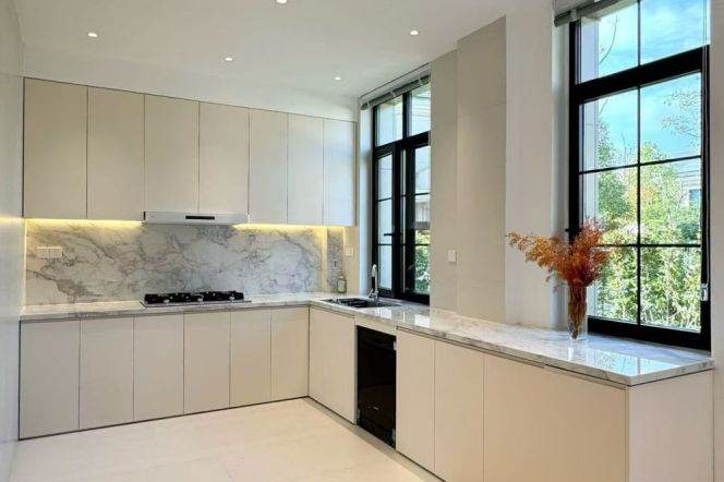 brand new  modern 5brs outdoor pool in big garden floor heating near international schools