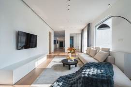 Top floor@Spacious 4brs&3baths with huge terrace near Xintiandi/Laoximen