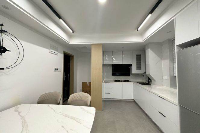 Spacious 2Br/2Lr/1Bt with Floor Heating@L2/7/14 Jing’an Temple Station 