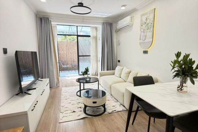 Modern 1br/60sqm & backyard @Zs Park & Line 2/3/4