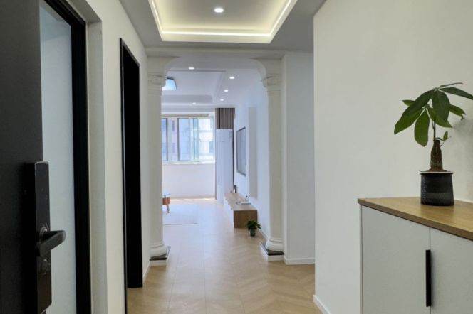 Highrise 1BR+great sunshine | Jiangsu rd metro L2/11 ,Newly 1br+Elevator | 10.2K