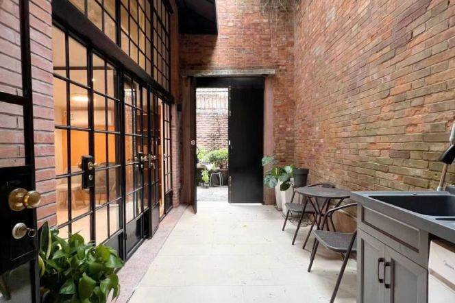 Private Yard 2+1BR APT Fuxing(w) Rd  only 11.5k