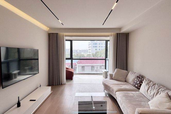 3Bdrs 2Baths Apt/Bright&Spacious /Line2 Weining Rd /Beixinjing/Good View/elevator